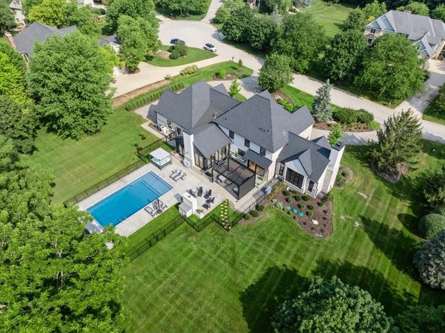 14 CARNOUSTIE Lane, Inverness, IL 60067