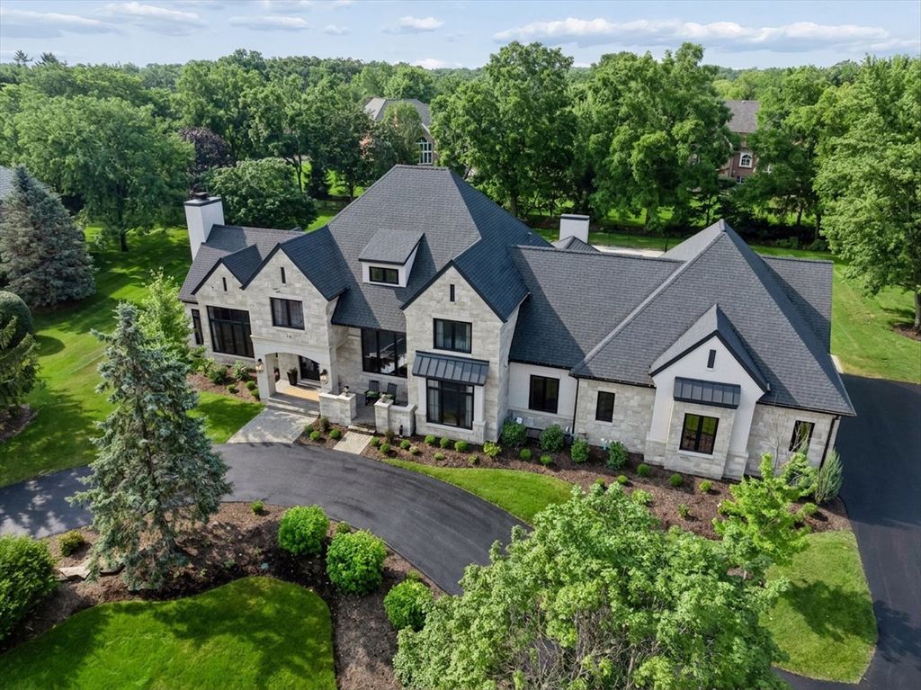 14 CARNOUSTIE Lane, Inverness, IL 60067