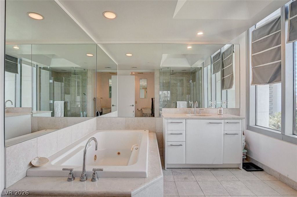 Image 12 of property listing at 322 Karen Avenue 601, Las Vegas, NV 89109