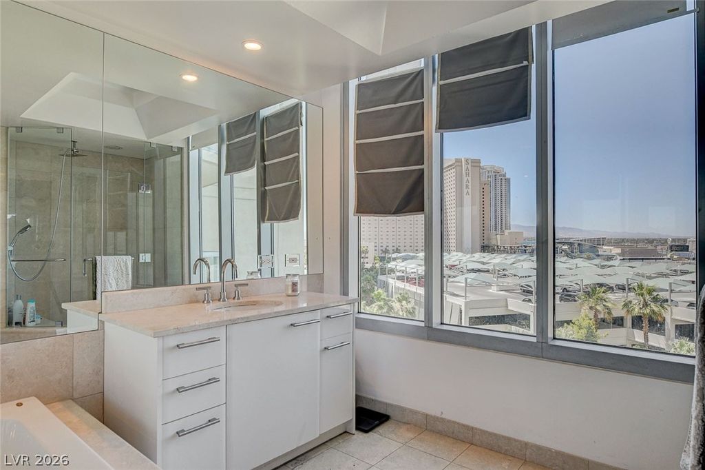 Image 13 of property listing at 322 Karen Avenue 601, Las Vegas, NV 89109