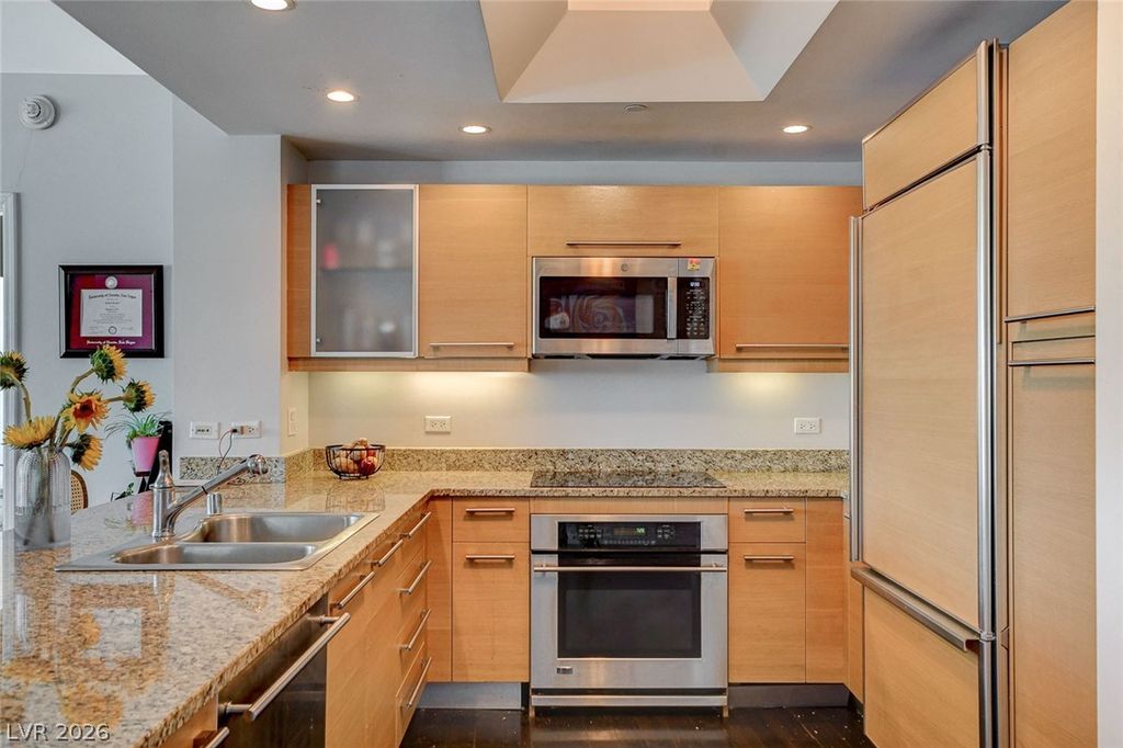 Image 7 of property listing at 322 Karen Avenue 601, Las Vegas, NV 89109