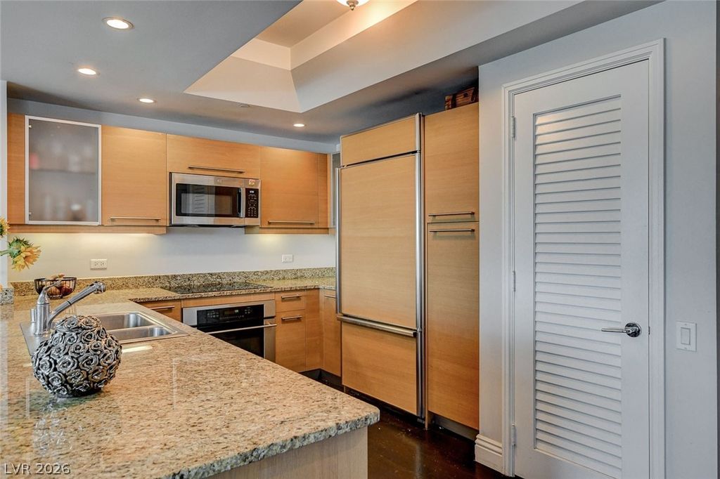 Image 8 of property listing at 322 Karen Avenue 601, Las Vegas, NV 89109