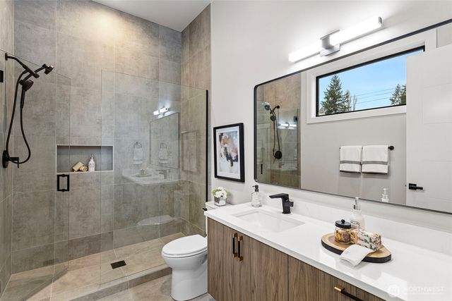 14 158th Place NE, Bellevue, WA 98008