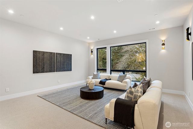 14 158th Place NE, Bellevue, WA 98008