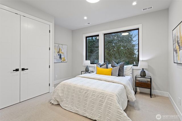 14 158th Place NE, Bellevue, WA 98008