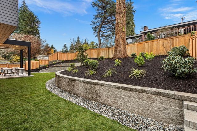 14 158th Place NE, Bellevue, WA 98008