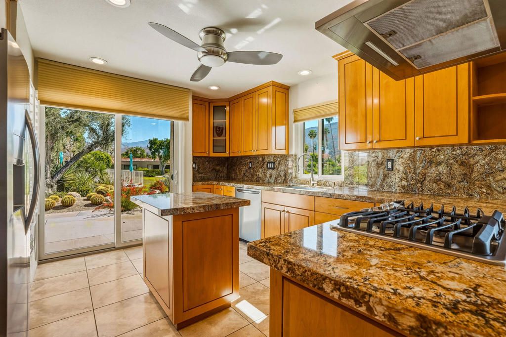 Image 8 of property listing at 72806 Fleetwood Circle, Palm Desert, CA 92260