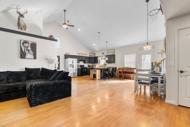 1006 Bluff Road, Merriam Woods, MO 65740