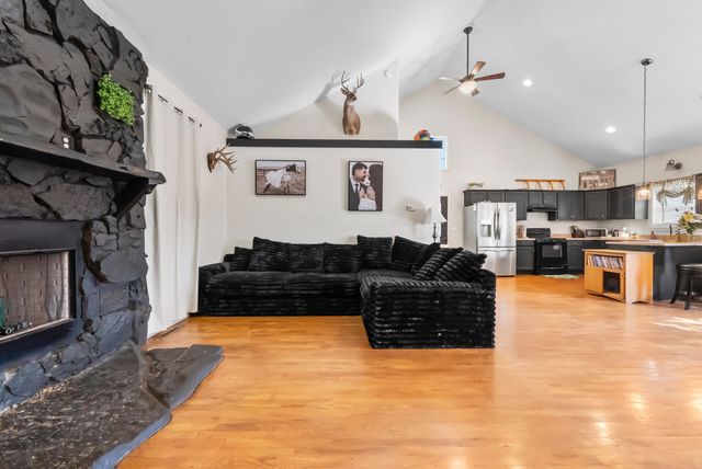 1006 Bluff Road, Merriam Woods, MO 65740