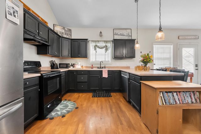 1006 Bluff Road, Merriam Woods, MO 65740