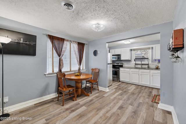 137 Seneca Trail, Louisville, KY 40214