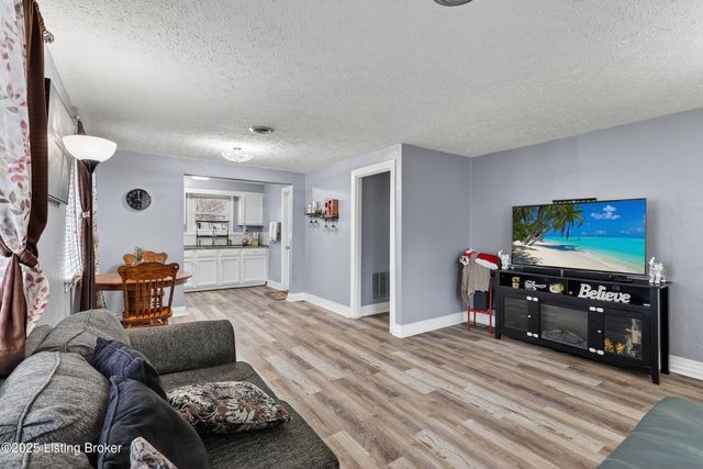 137 Seneca Trail, Louisville, KY 40214