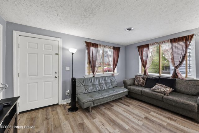 137 Seneca Trail, Louisville, KY 40214