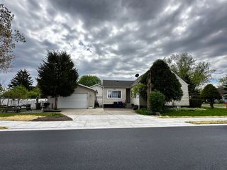 633 S Elmwood Avenue, Waukegan, IL 60085