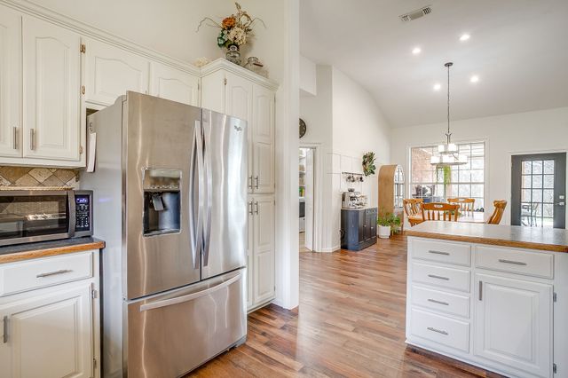 9948 S Highway 171, Grandview, TX 76050