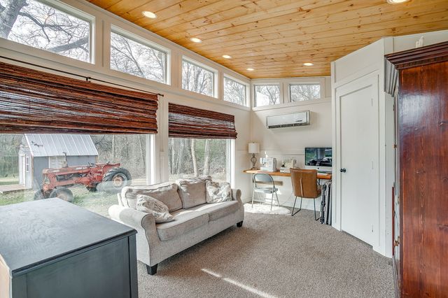 9948 S Highway 171, Grandview, TX 76050