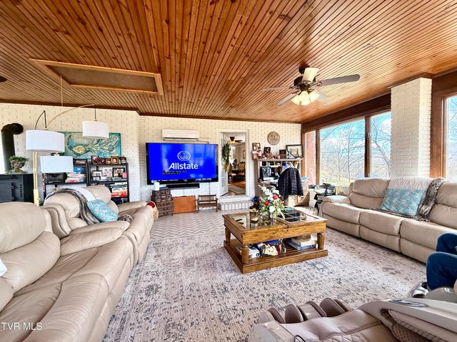 11516 Frederick Road, Coeburn, VA 24230