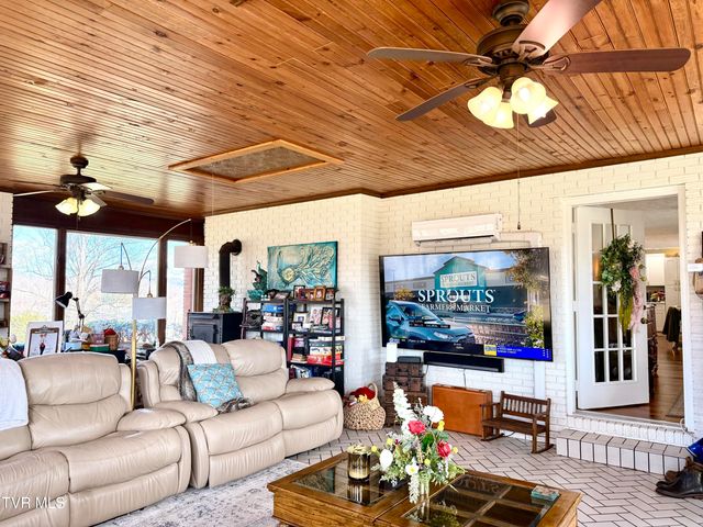 11516 Frederick Road, Coeburn, VA 24230