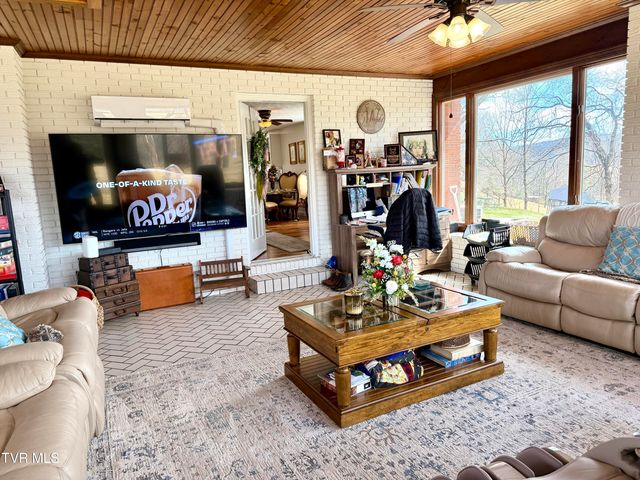 11516 Frederick Road, Coeburn, VA 24230