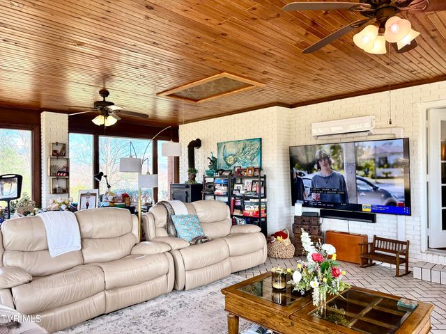 11516 Frederick Road, Coeburn, VA 24230