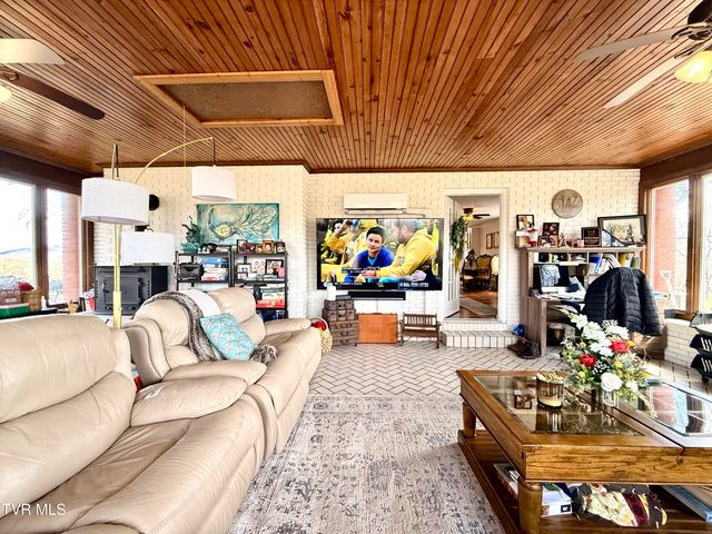 11516 Frederick Road, Coeburn, VA 24230