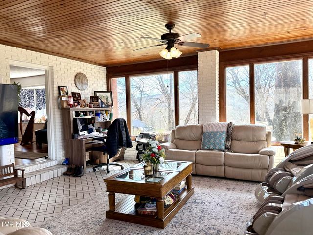 11516 Frederick Road, Coeburn, VA 24230