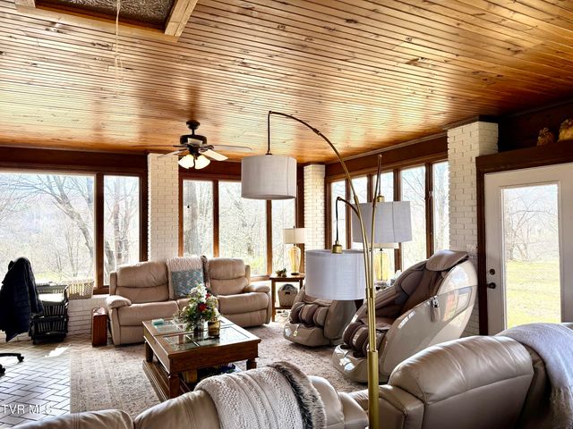 11516 Frederick Road, Coeburn, VA 24230