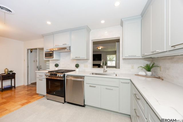 8567 N Essen Heights Ct, Baton Rouge, LA 70809