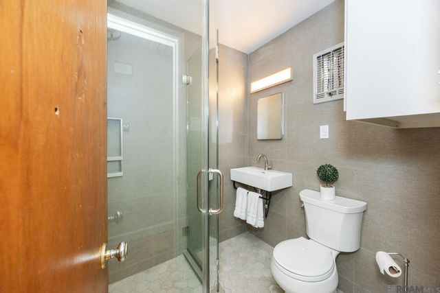 8567 N Essen Heights Ct, Baton Rouge, LA 70809