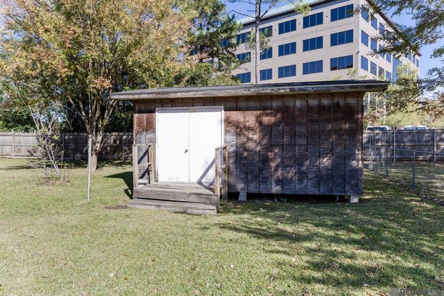 8567 N Essen Heights Ct, Baton Rouge, LA 70809