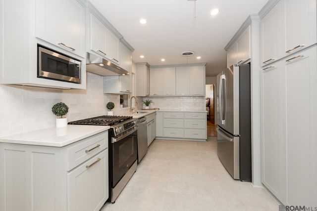 8567 N Essen Heights Ct, Baton Rouge, LA 70809