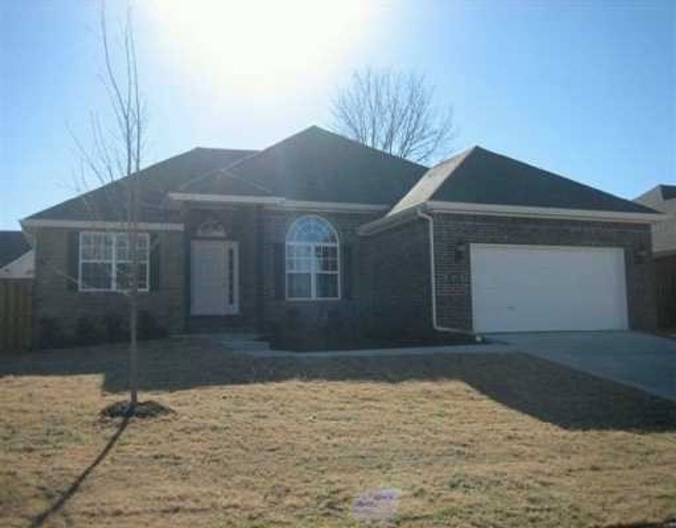 5075 W Waverly Road, Fayetteville, AR 72704
