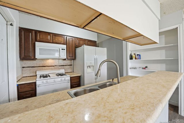 126 Meadow Way, Converse, TX 78109