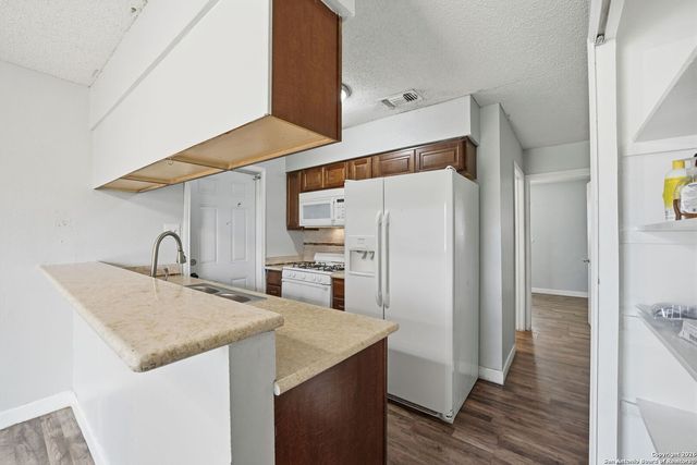 126 Meadow Way, Converse, TX 78109