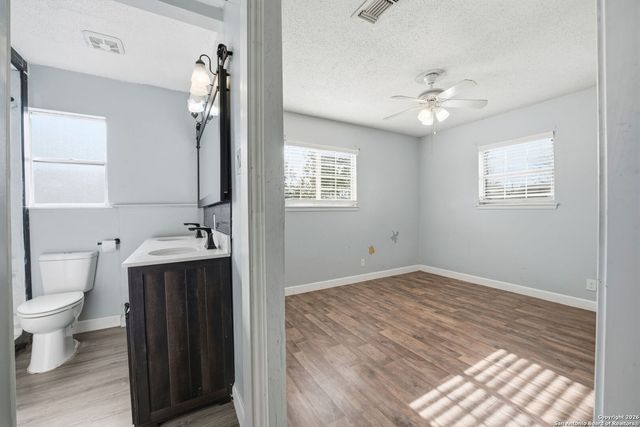 126 Meadow Way, Converse, TX 78109