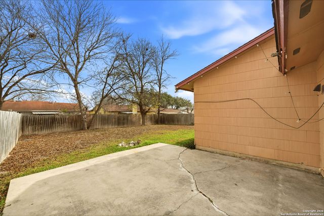 126 Meadow Way, Converse, TX 78109