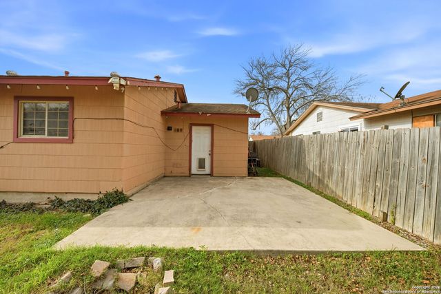 126 Meadow Way, Converse, TX 78109