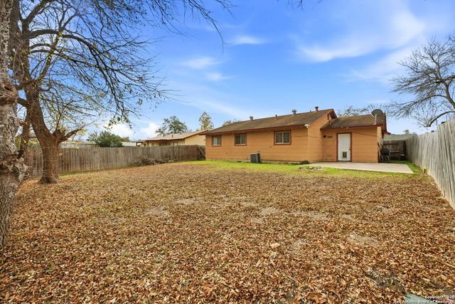 126 Meadow Way, Converse, TX 78109