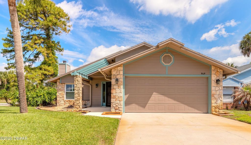 949 N Lakewood Terrace, Port Orange, FL 32127