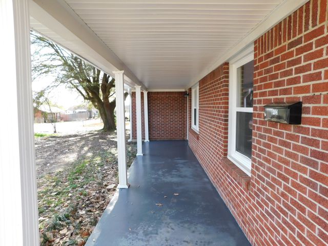 204 NW 3rd Street, Springhill, LA 71075