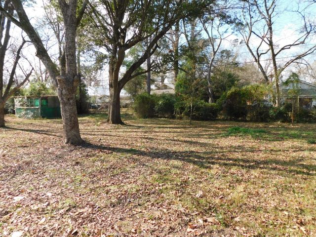 204 NW 3rd Street, Springhill, LA 71075