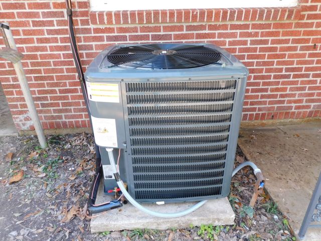 204 NW 3rd Street, Springhill, LA 71075