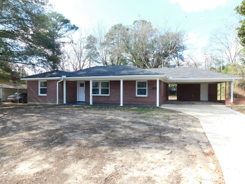 204 NW 3rd Street, Springhill, LA 71075