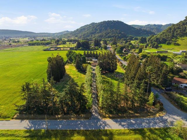 390 Kalana Avenue, Morgan Hill, CA 95037