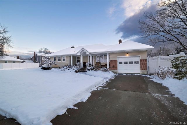 2934 Kinloch Road, Wantagh, NY 11793