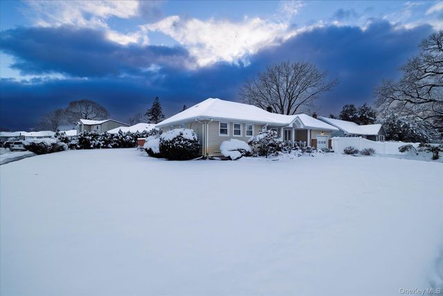 2934 Kinloch Road, Wantagh, NY 11793