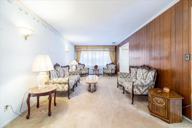 2934 Kinloch Road, Wantagh, NY 11793