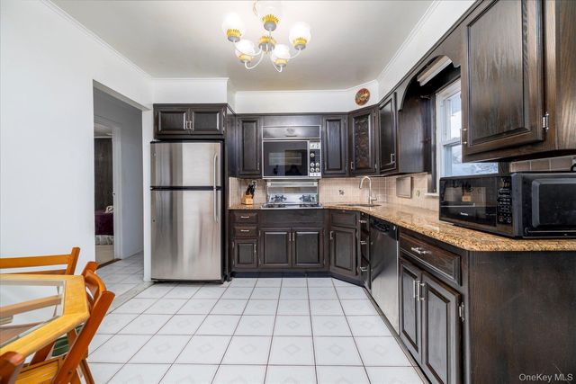 2934 Kinloch Road, Wantagh, NY 11793