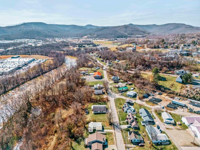 542 S 2nd Street, Williamsburg, KY 40769