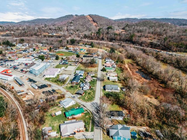 542 S 2nd Street, Williamsburg, KY 40769